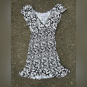 Black and white floral babydoll mini dress with a V-neckline and short sleeves.